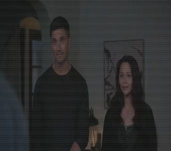”de ce Prada trebuie să aibă un comeback, altfel nu va mai fi relevant pentru nimeni.” Îi; mărturisesc lui Sam, luând loc pe canapea. ”Tu chiar nu taci niciodată, așa-i?” Îmi dau ochii peste cap atunci când Kath menționează motivul mutării mele, amuzat totuși de onestitatea sa.
