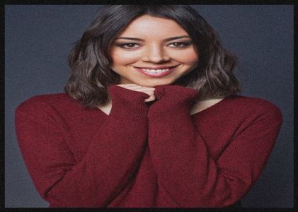 　　　　 Aubrey Plaza as Finley Lennox, 33 years