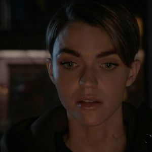 ▬ atentia asupra ei, tot ce isi dorea in aceasta seara minunata dupa o zi lunga; de munca sa stea ea si cu gandurile ei fara sa fie cineva acolo care sa ii spuna ca se faca si cu atat mai mult nu fratiorul. ❝Crezi ca ele au sentimente? Animalele din padure...❞
