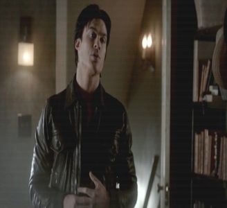 ▬ nimic nu se intampla si nu incearca sa ii scoata camasa acesteia cum; o face de fiecare data. ❝Cu siguranta au probabil sentimente. Poate mai multe decat ai avea tu vreodata din cate observ.❞ Dar cu toate astea nu ezita in a scoate acest aspect in evidenta.
