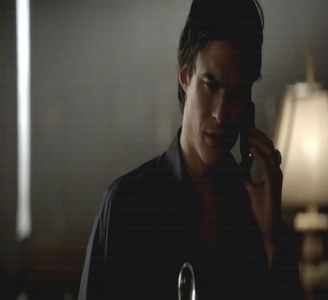 ▬ ❝E important... cina din seara asta, Lexy are nevoie de ajutor... daca...❞ Nu; reuseste sa termine ceea ce are de spus pentru ca ii este smuls practic telefonul din mana, tot ce reuseste sa aiba ca reactie este doar o privire lunga dupa blonda.
