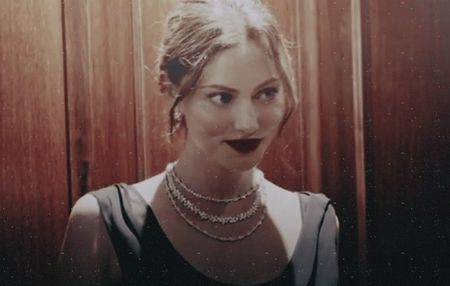 Hei there! I’m Chloë, I’m 26 and I’m from Lisbon, Portugal. I’m more of an extremist and; I see myself as a complex person. So, don’t be surprised if now you see me playing the piano and tomorrow playing some basketball.
