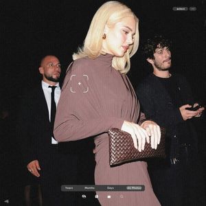،02.11 Ꜥℐẹṇṇẹṛ on ²¹Ⲋep in Milan, Italy; arriving at the Bottega Veneta Show.