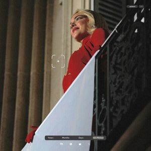 ،21.11 Ꜥℐẹṇṇẹṛ on ²³Ⲋep in Paris, France; at the L’Oréal Paris Fashion Show.