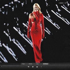 ،29.11 Ꜥℐẹṇṇẹṛ on ²³Ⲋep in Paris, France; at the L’Oréal Paris Fashion Show.