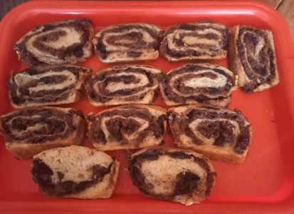 Cozonac cu crema de oreo si prune uscate