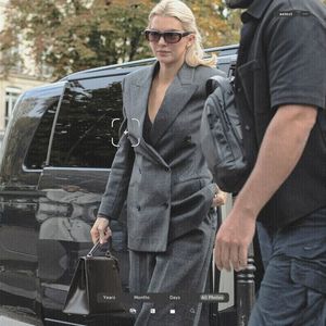 ،29.12 Ꜥℐẹṇṇẹṛ on ²⁴Ⲋep in Paris, France; arriving at the L’Avenue Restaurant.