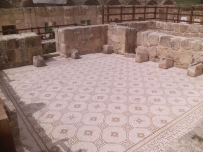 Jerash - mozaic roman, ruinele bisericii Marianos