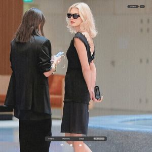،18.01 Ꜥℐẹṇṇẹṛ on ²⁵Ⲋep in Paris, France; arriving at The Row Show.