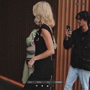 ،20.01 Ꜥℐẹṇṇẹṛ on ²⁵Ⲋep in Paris, France; arriving at The Row Show.