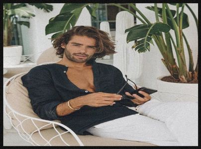　　　　  Renan Pacheco as Victor Laurent, 30