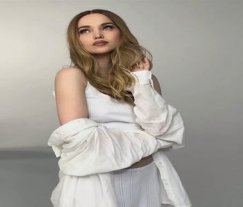 “ Deschide o cafenea, o să fie drăguț și relaxant. Da, cum să nu! " mă trezesc vorbind în drum; spre casă, în urma zilei îngrozitoare pe care am avut-o. Uneori e așa liniștit totul și alte ori îmi vine să-mi iau bagajele și să plec înapoi în Franța. Așa îmi trebuie dacă am ascultat de mătușa
