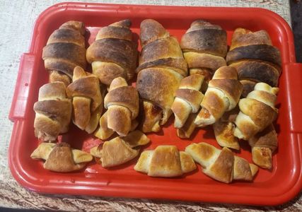 cornuri cu 2 umpluturi(dulceata si crema de gris) - (reteta de post) si cornulete cu dulceata