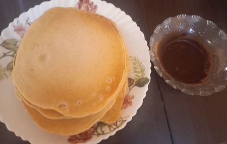 Pancakes cu sos de ciocolata - reteta de post