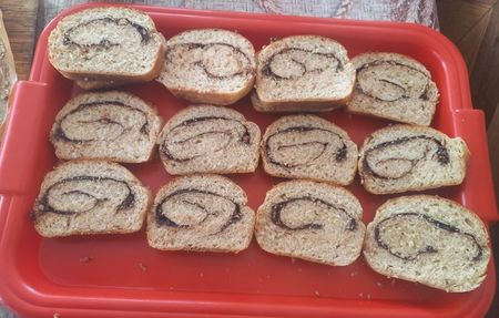 Cozonac cu smantana in aluat si umplutura de nuci cu cacao