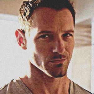 • Day 27 x 30.03.2025 w/ Peter Hale.; Favourite villain/antagonist from Teen Wolf.
