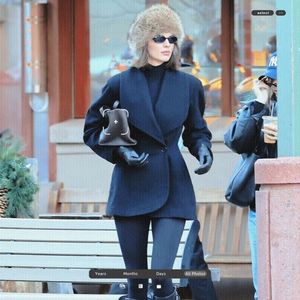 ،07.04 Ꜥℐẹṇṇẹṛ on ¹⁵ʝan in Aspen, CO; ⠀⠀out and about.