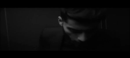 ⸺I analyze carefully the silhouette in front of me ,he was a blonde girl not very tall.