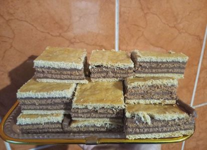 Prajitura cu foi bicolore si crema de cacao si ciocolata