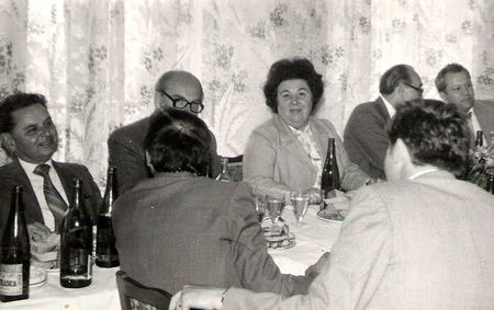 Prof. Radu Z. Tudose la masa festivă de la Casa Universitarilor 2; De la stânga spre dreapta: prof. Radu Z. Tudose, prof. Zeno Gropșean (Timișoara), prof. Cornelia Leonte (prorector al Institutului Politehnic din Iași), prof. Emil Danciu (București, șeful Catedrei de
