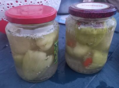 Ardei umpluti cu varza, morcovi si marar, la borcan pentru iarna