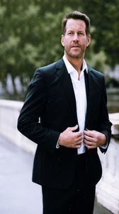 The Father Figure — James Denton as Det. Marcus Mahone | Vanessa`s old flame & possibly Lotte`s dad