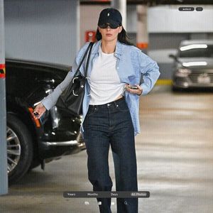 ،27.07 Ꜥℐẹṇṇẹṛ on ⁵ʝun in West Hollywood, CA; arriving at Sushi Park Restaurant.