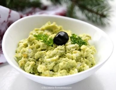 Salata de oua cu avocado