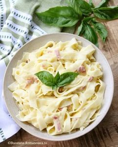 Paste cu smantana si bacon