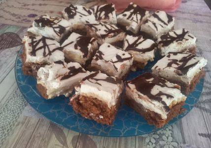 Prajitura Jeni - cu blat de cacao, crema de alune si frisca