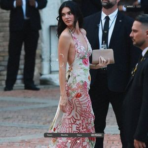،14.08 Ꜥℐẹṇṇẹṛ on ²⁶ʝun in Venice, IT; heading to a wedding dinner party.