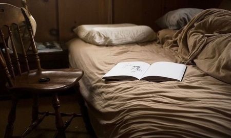 ᵂᴴᴱᴿᴱˀWritten on the back of a playlist she meant to throw away.; 　ʽThere is a strange beauty in being unseen, in the small attentions no one notices, and I write to trace it, to hold it, before it slips entirely into the dark—in the spaces between songs.ʼ
