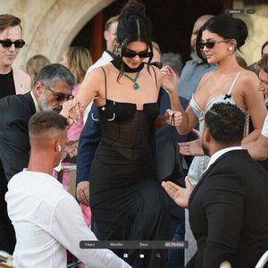 ،25.08 Ꜥℐẹṇṇẹṛ on ²⁷ʝun in Venice, IT; leaving The Gritti Palace Hotel.