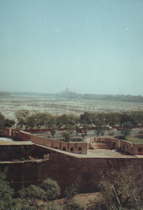 Taj Mahal văzut din Fortul Agra