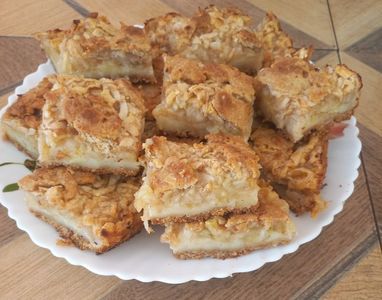 Cheesecake crumble cu mere