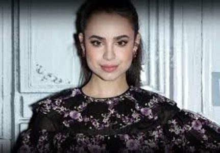 Sofia Carson.