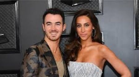 Kevin Jonas si Daniellle Jonas.