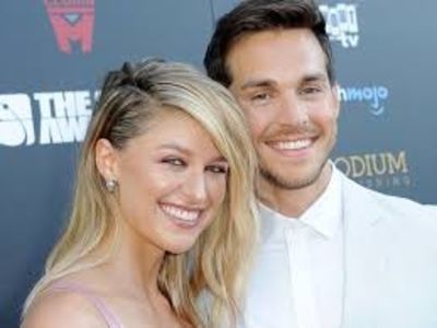 Melissa Benoist si Chris Wood.