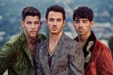Jonas Brothers.