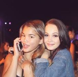 Paris Berelc, Kelli Berglund.