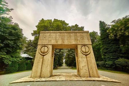 poarta-sarutului-768x511