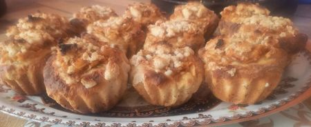 Briose cu mere si crumble