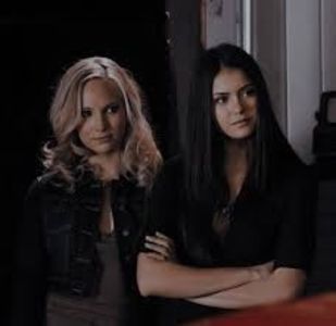 Caroline,  Elena.