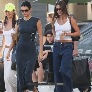 ،05.10 Ꜥℐẹṇṇẹṛ on ²⁰ɑug in Brentwood, CA; leaving a Brandy Melville store.
