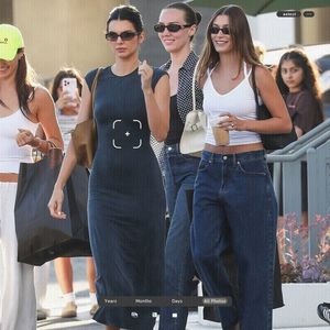 ،06.10 Ꜥℐẹṇṇẹṛ on ²⁰ɑug in Brentwood, CA; leaving a Brandy Melville store.