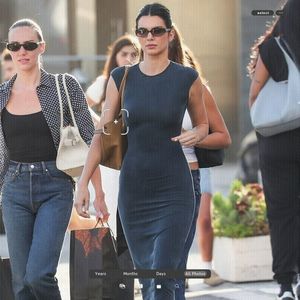 ،08.10 Ꜥℐẹṇṇẹṛ on ²⁰ɑug in Brentwood, CA; leaving a Brandy Melville store.