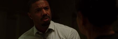 „Recalibrare? Aşa îi spunem acum?” Tonul lui e sarcastic, ochii îi strălucesc de provocare; se sprijină de birou, cu braţele relaxate, aproape zeflemitor.
