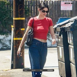 ،16.10 Ꜥℐẹṇṇẹṛ on ²⁵ɑug in West Hollywood, CA; leaving a store.