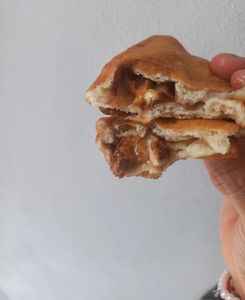 gogosi snikers ( cu ciocolata, alune, caramel sarat)