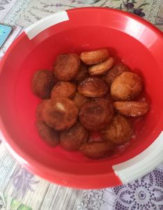 gogosi snikers ( cu ciocolata, alune, caramel sarat)